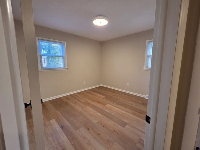 Building Photo - Beautiful 4 bedroom in Forest Hills