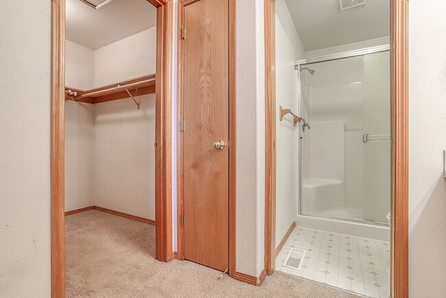Building Photo - Spacious Single Level Home w/ Fully Fenced...