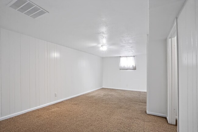 Building Photo - 4303 9th St Rd