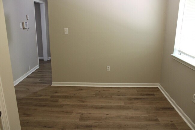 Building Photo - 5116 Chantilly Dr