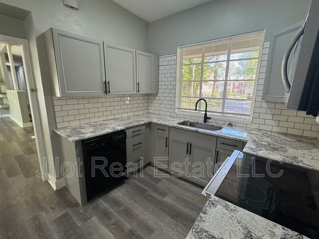 Building Photo - 1901 Clairmont Terrace NE