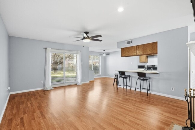 Building Photo - 2535 Wedglea Dr