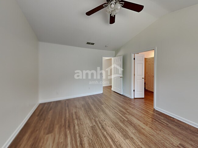 Building Photo - 1540 Cardinal Ln