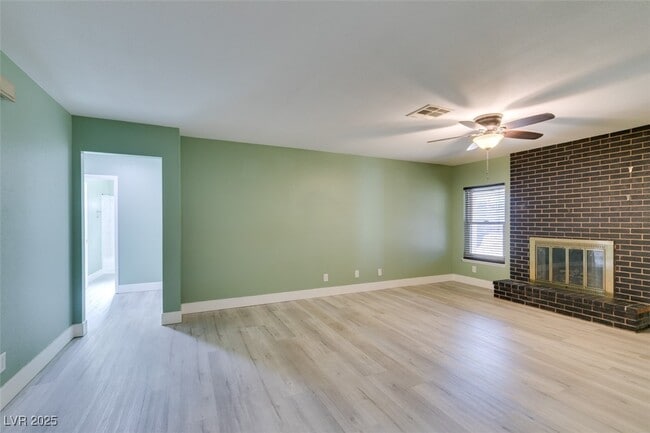 Building Photo - 605 Mosswood Dr