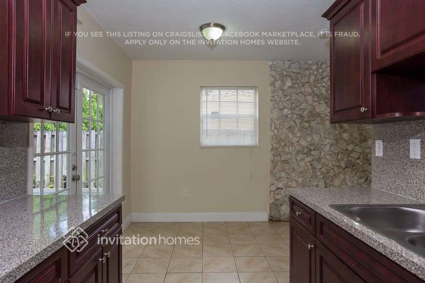 Building Photo - 810 N 69th Ave