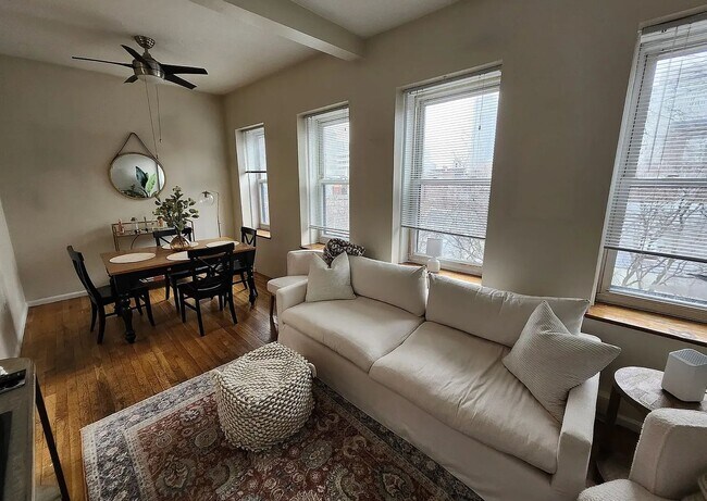 Building Photo - No Brokers Fee Unit in Beacon Hill Top Floor, Big bedrooms, Roof Deck, Laundry on a Site