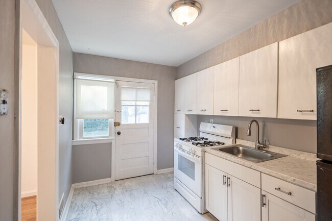 Building Photo - Lovely 3 BR/2.5 BA EOG Townhome in Temple ...