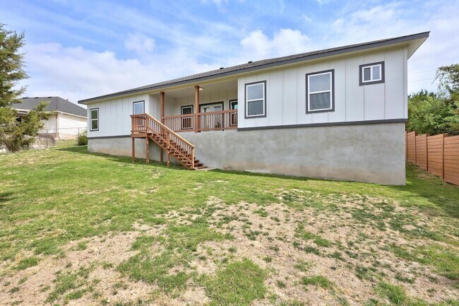 Building Photo - 17701 Village Dr