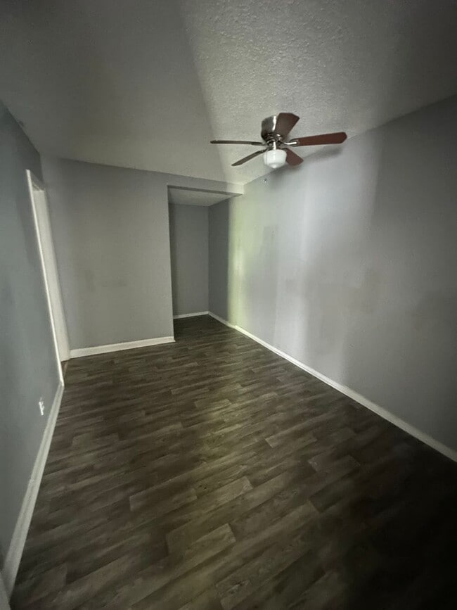 Building Photo - 3 bedroom 2 bath renovated home with a huge family room!