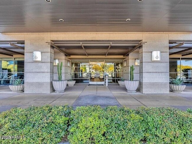 Building Photo - 15215 N Kierland Blvd