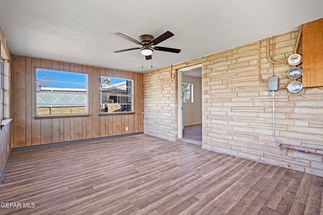 Building Photo - 5017 Sierra Madre Dr