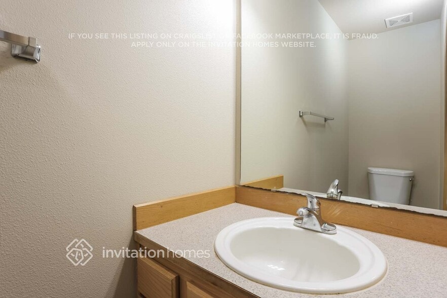 Building Photo - 1623 201st St E