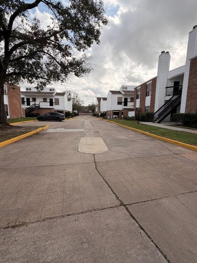 Building Photo - 7901 Cambridge St