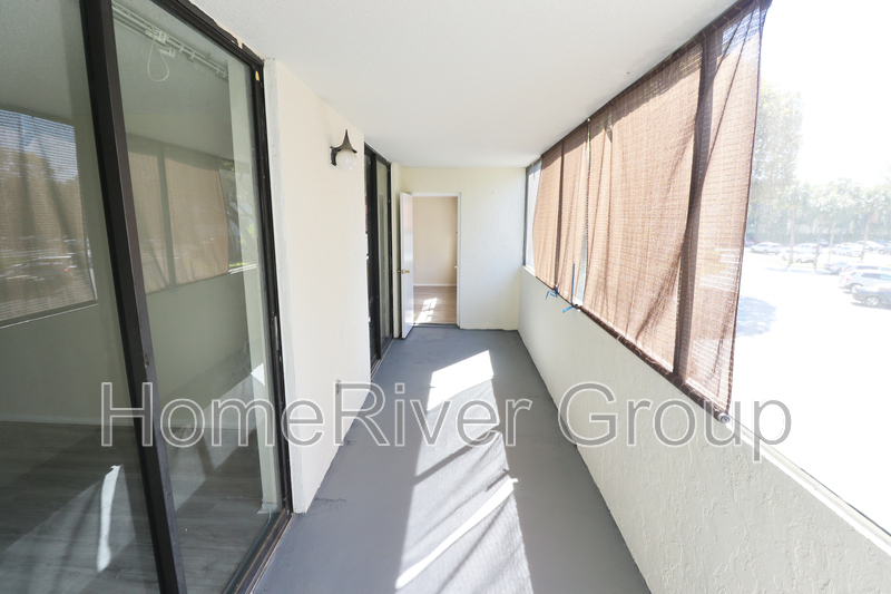 Building Photo - 10852 N Kendall Dr