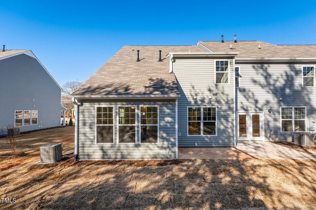 Building Photo - Deluxe 3 Bedroom End Unit Townhome - Avail...