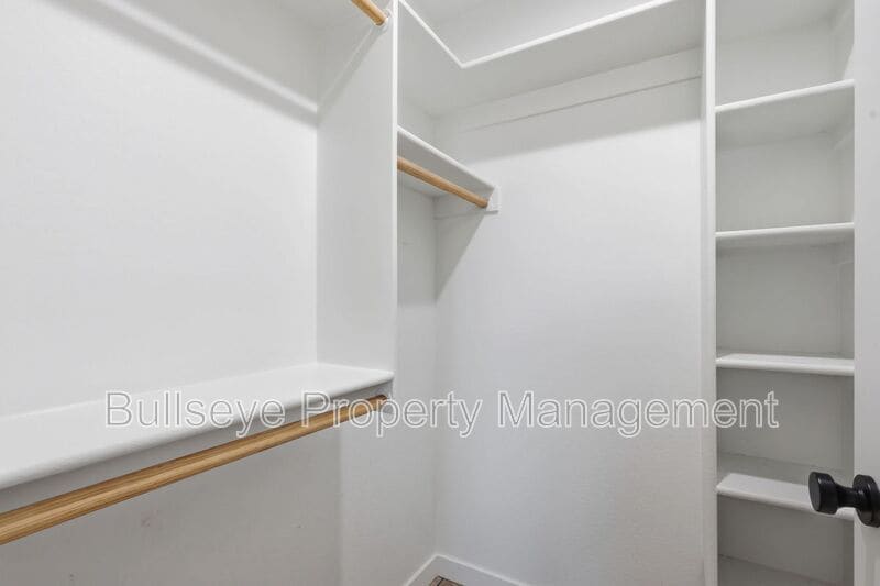 Building Photo - 428 S 97th Pl