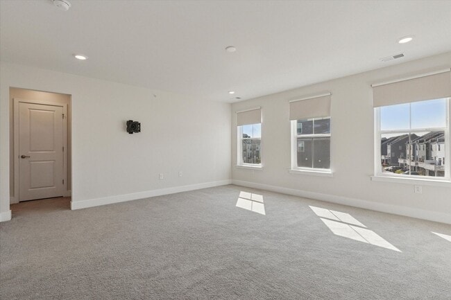 Building Photo - 3 Bedroom, 2.5 Bath Townhome in Steelpoint...