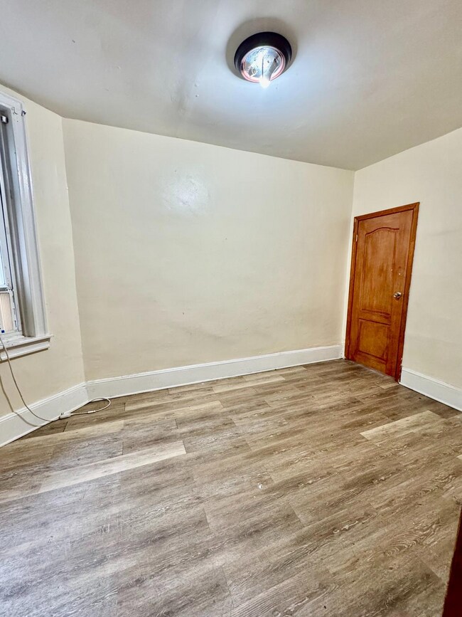 Building Photo - 220 S Millick St