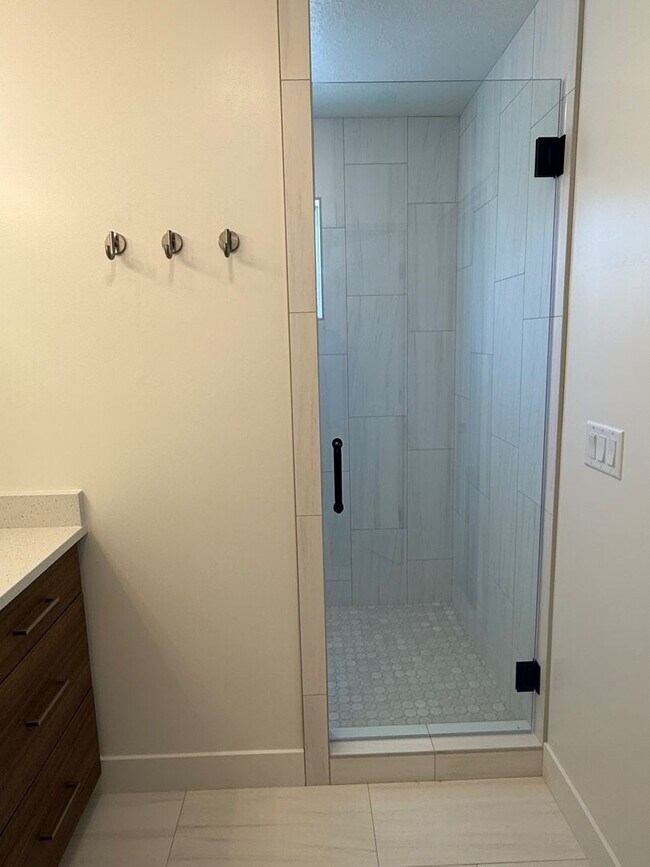 Building Photo - Half off first months rent - Beautiful townhome with 2 car garage, Central Air and Master Suite