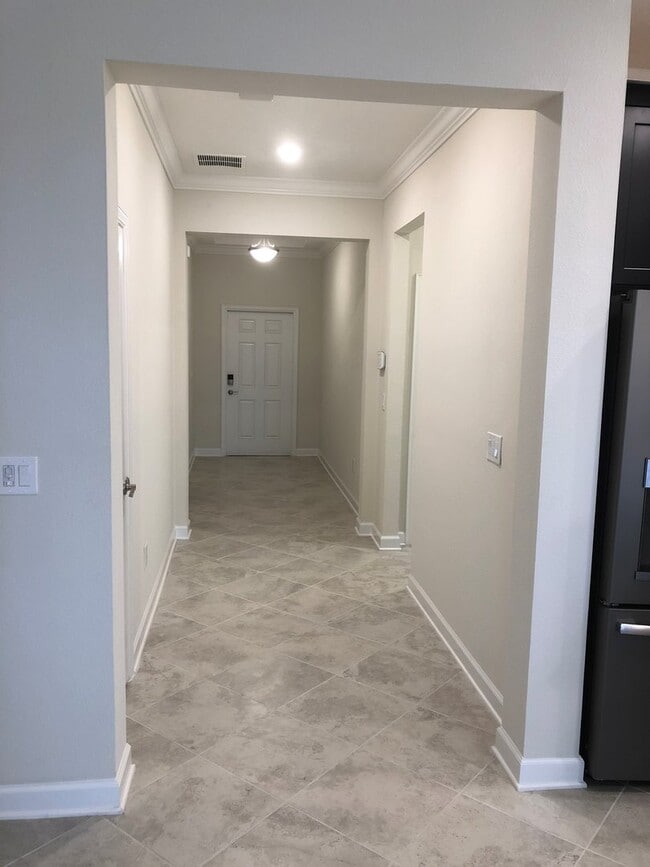 Building Photo - Lakefront Single Story 3/2 Home  FREE wash...