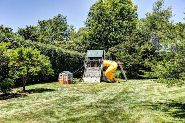 Building Photo - 117 Erica's Ln