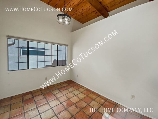 Building Photo - 1767 Deer Hollow Loop