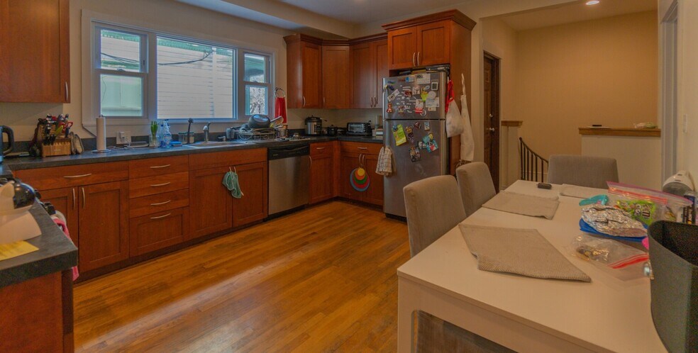 Primary Photo - 364 Highland Ave
