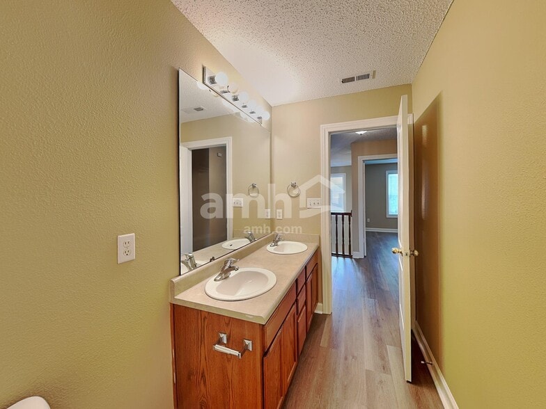 Building Photo - 5896 Monticello Square Ln