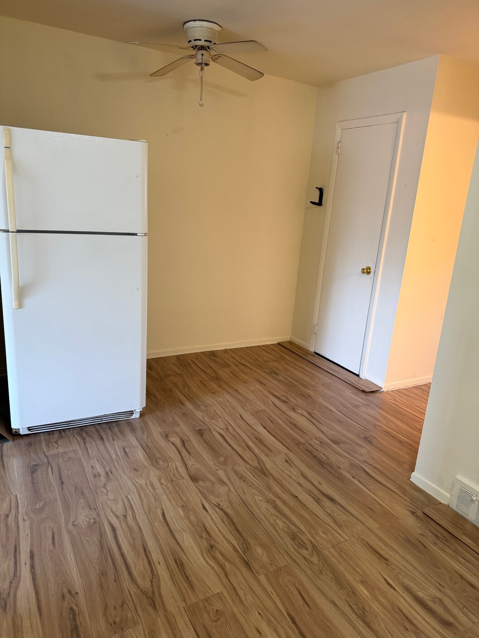 Building Photo - 6419 Tulip St