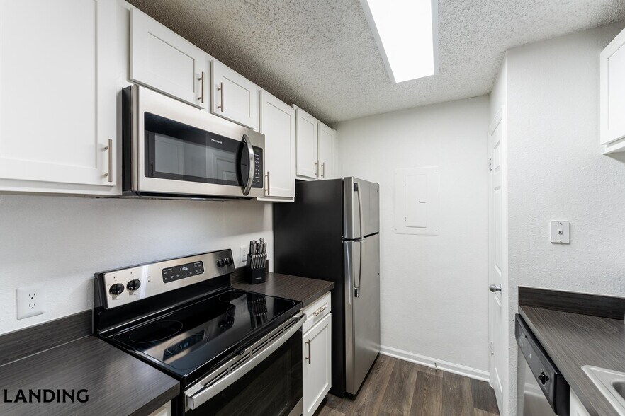 Building Photo - 10263 Whispering Forest Dr