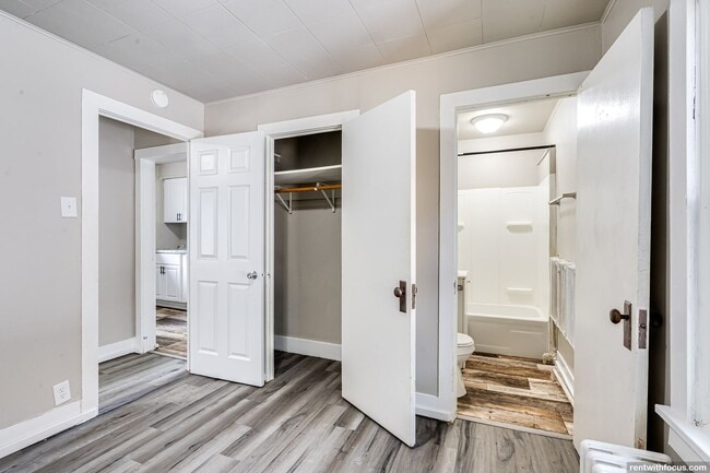 Building Photo - 579 Mt Vernon St