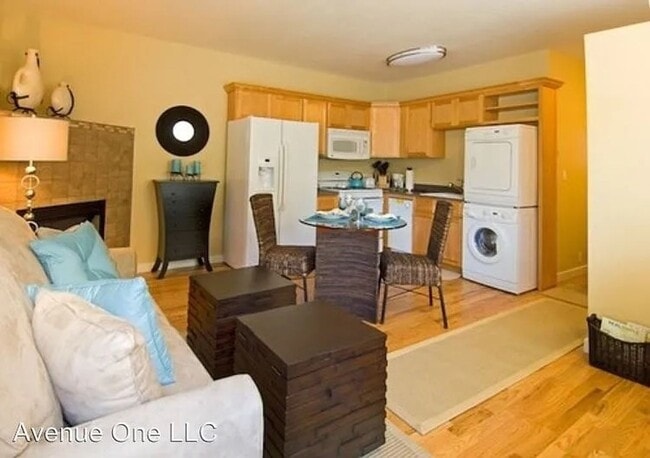 Building Photo - Capitol Hill Bungalow