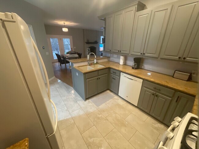 Building Photo - 116 Forest Trl