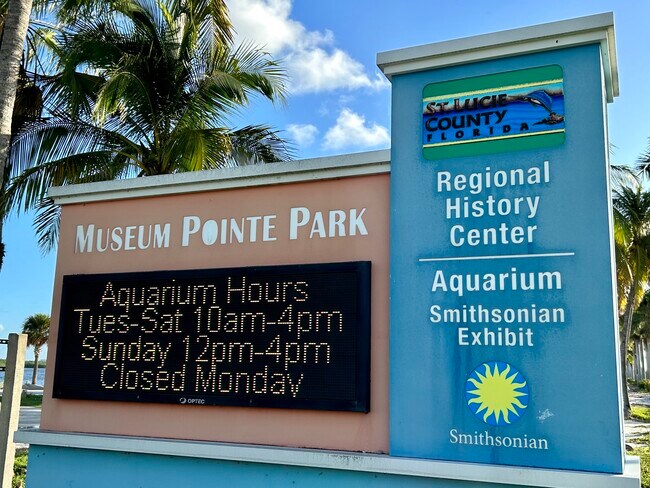 Aquarium Museum Pointe Park steps nearby - 28 Harbour Isle Dr W