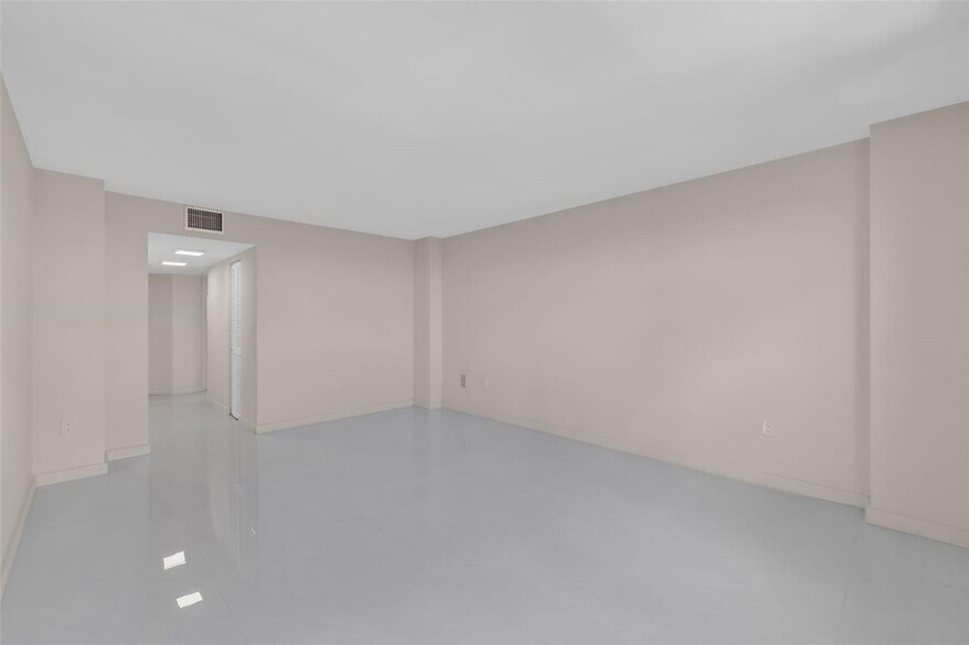 Building Photo - 2333 Brickell Ave