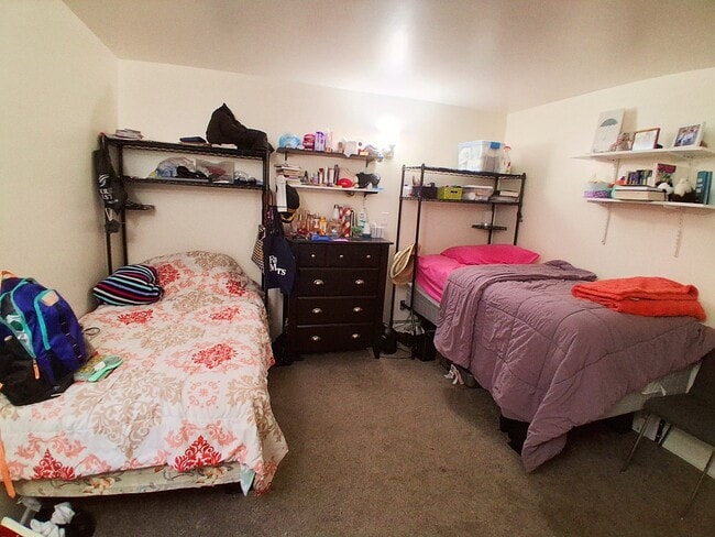 Building Photo - 1080 E 450 N