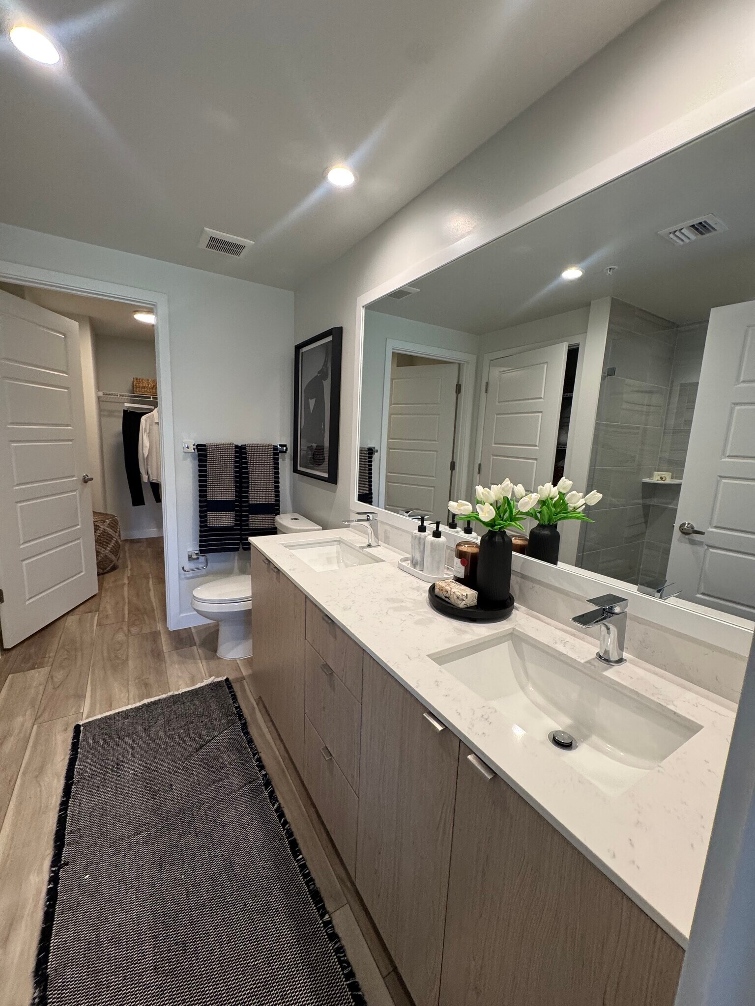 Building Photo - 2460 NE 188th St