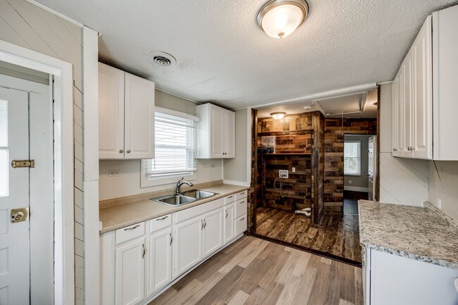 Building Photo - Super cute, 3 bedroom 1 bath in Chester!