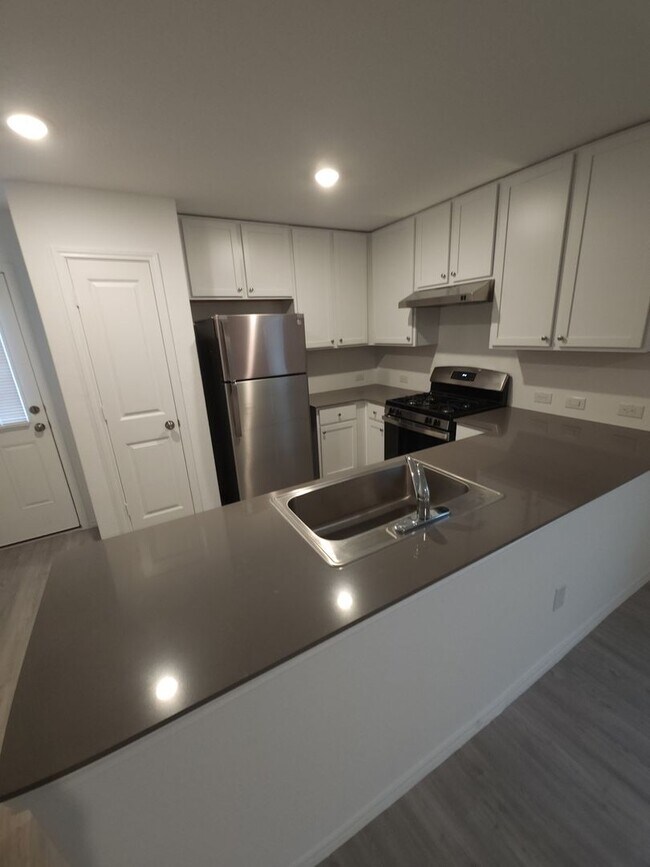 Building Photo - Converse Area - Knox Ridge