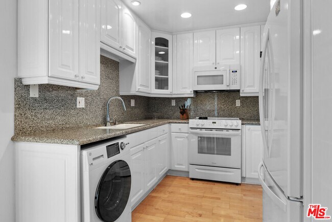 Building Photo - 1515 S Beverly Dr