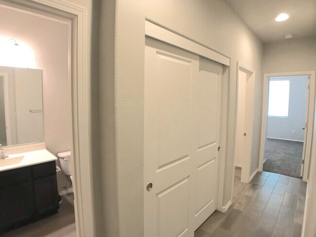 Building Photo - Spacious 3BR/2BA Los Lunas Home with Open Layout, Office Space & Refrigerated Air