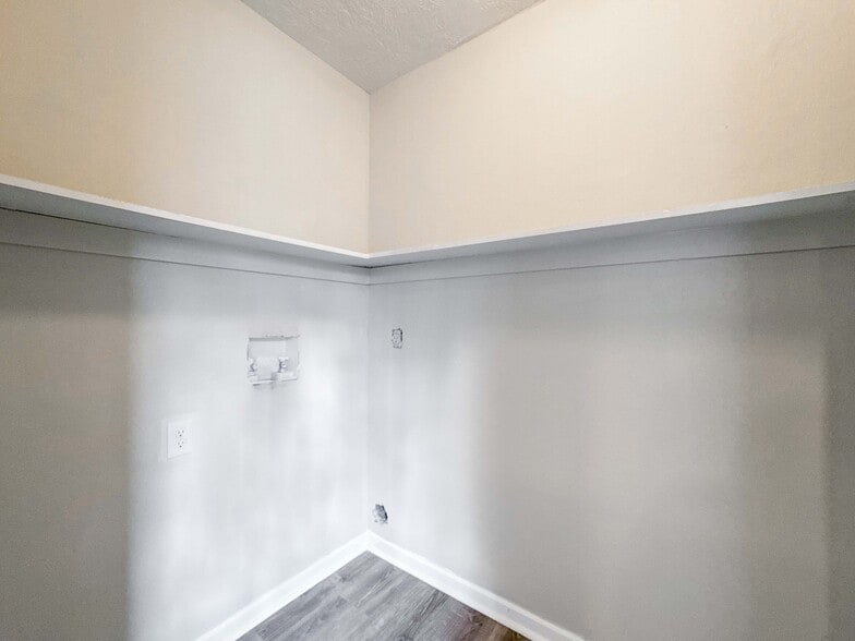 Building Photo - 1122 N Natchez Dr