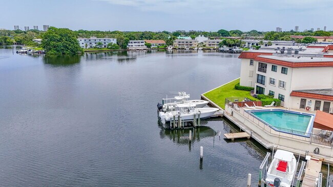 Building Photo - 313 Lake Cir