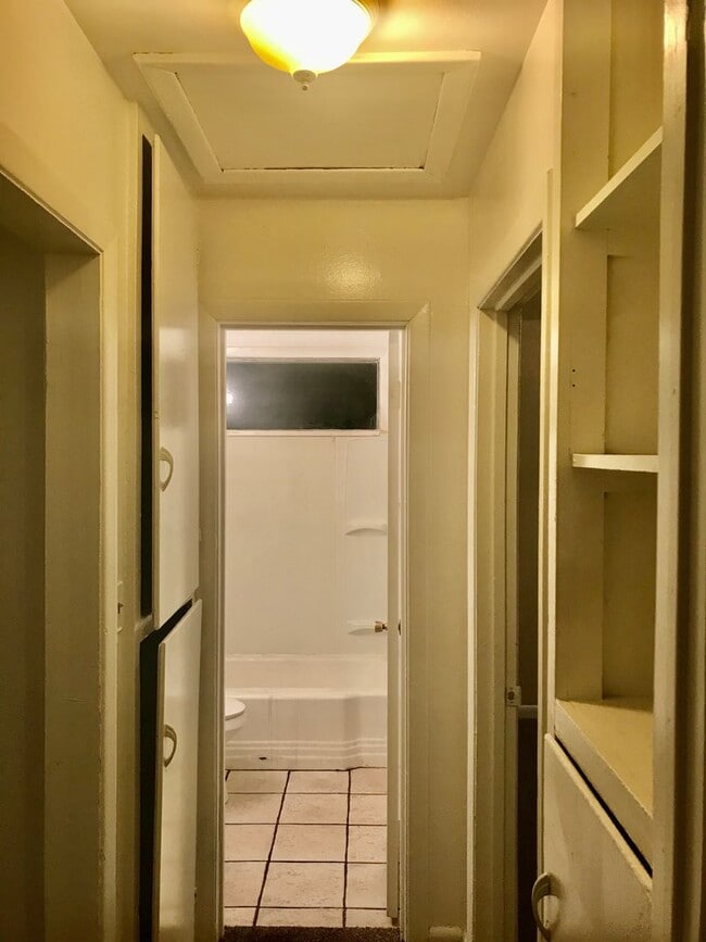 Building Photo - 2 Bedroom, 1 Bathroom Home in North Amarillo!