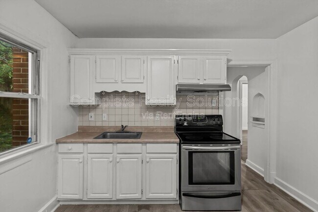 Building Photo - 147 Chambers Rd