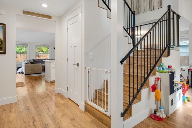 Building Photo - Beautiful 4-Bed, 3-Bath Southeast Boise Ho...