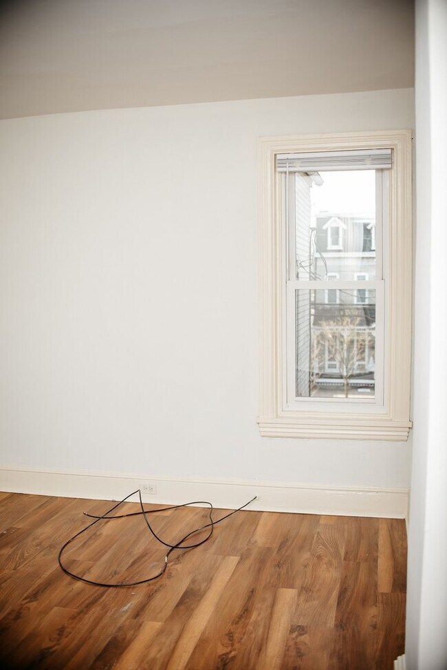 Building Photo - 331 N 3rd St