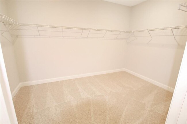 Building Photo - 329 Caledonia Ct
