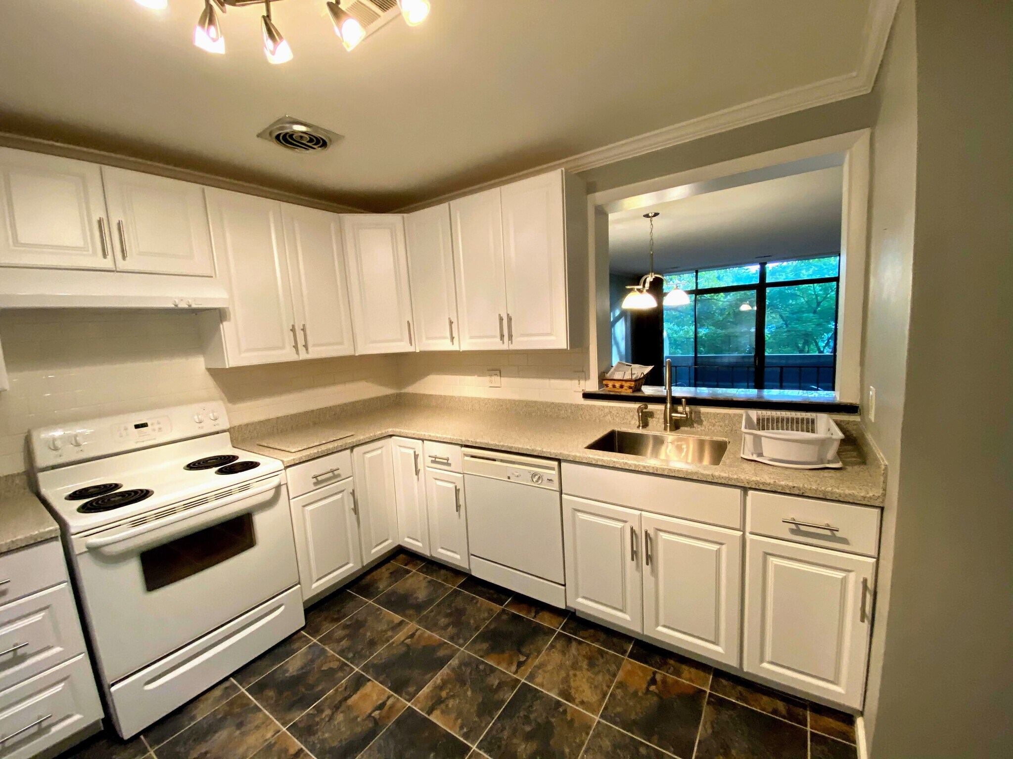 Building Photo - 2226 S Quincy St