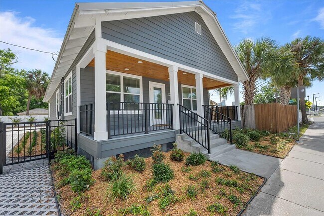 Building Photo - 2203 N Blvd